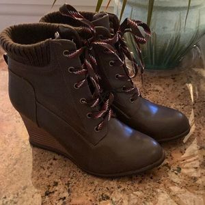 NEW Nautica wedge winter booties